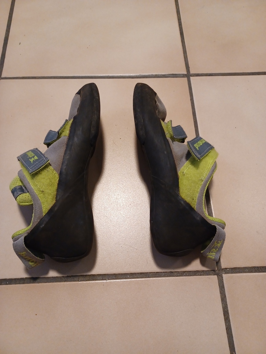 You are currently viewing Vends chaussons SIMONS Taille 39